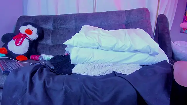 Snapshot of BonnieRitz chatting on November 2025 12:53:02 PM BonnieRitz online show from November 2025 12:53:02 PM