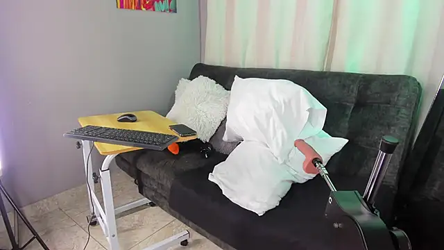 Snapshot of BonnieRitz chatting on December 2025 12:21:02 PM BonnieRitz online show from December 2025 12:21:02 PM