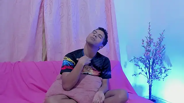 Snapshot of Peter_boys_1 chatting on December 2025 05:12:02 AM Peter boys 1 online show from December 2025 05:12:02 AM