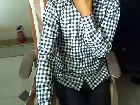 Snapshot of TwinklyBasket897 chatting on December 2025 05:05:01 AM TwinklyBasket897 online show from December 2025 05:05:01 AM