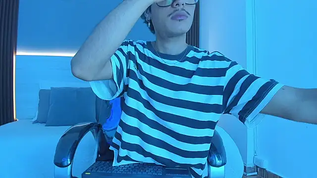 Snapshot of Antonio_rowan chatting on December 2025 01:31:02 PM Antonio rowan online show from December 2025 01:31:02 PM