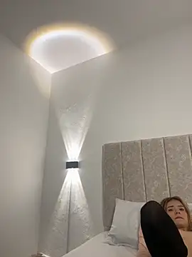 Snapshot of Scarlett_Lee1 chatting on December 2025 12:58:01 PM Scarlett Lee1 online show from December 2025 12:58:01 PM