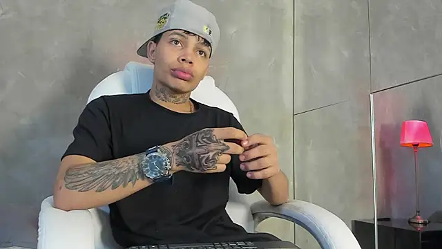 Snapshot of Renzo_Dogan chatting on December 2025 02:54:02 AM Renzo Dogan online show from December 2025 02:54:02 AM