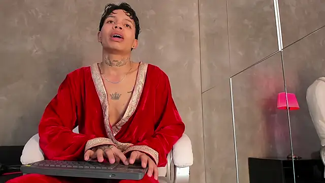 Snapshot of Renzo_Dogan chatting on December 2025 07:18:01 PM Renzo Dogan online show from December 2025 07:18:01 PM