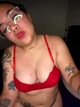 Snapshot of Lindalatina2001 chatting on December 2025 11:31:01 PM Lindalatina2001 online show from December 2025 11:31:01 PM