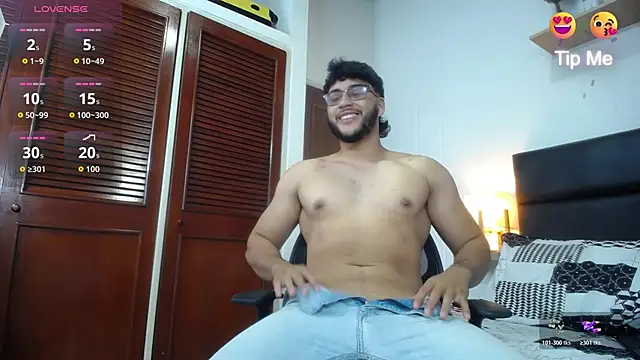 Snapshot of mike_foxxx_ chatting on December 2025 01:04:02 PM mike foxxx online show from December 2025 01:04:02 PM