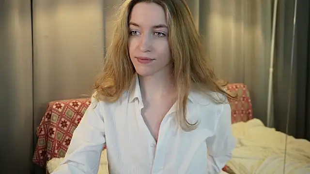 Snapshot of SoftDreamer chatting on December 2025 03:10:01 PM SoftDreamer online show from December 2025 03:10:01 PM