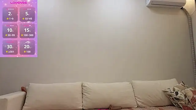 Snapshot of emiliblanc chatting on December 2025 08:02:01 PM emiliblanc online show from December 2025 08:02:01 PM