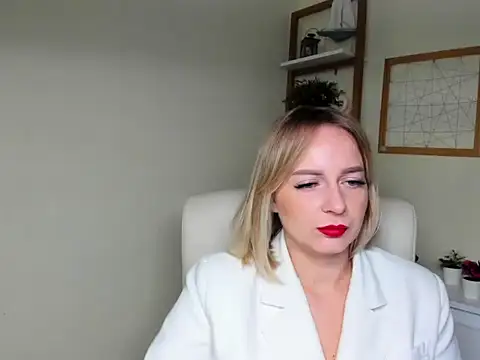 Snapshot of Karenblond chatting on December 2025 06:50:01 AM Karenblond online show from December 2025 06:50:01 AM