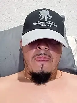 Snapshot of Lalin2323 chatting on February 2026 01:06:01 AM Lalin2323 online show from February 2026 01:06:01 AM