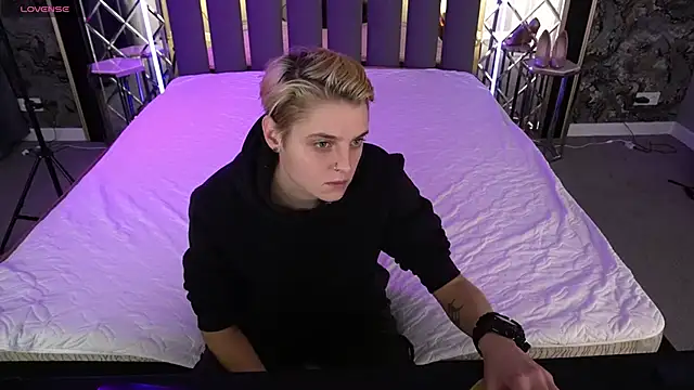 Snapshot of RoxyFlamee chatting on December 2025 01:53:01 PM RoxyFlamee online show from December 2025 01:53:01 PM