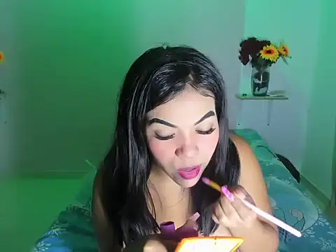 18teenssexy online show from December 2025 12:01:02 PM