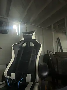 DkAuxier1 online show from December 2025 06:56:02 PM