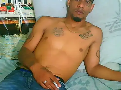 Snapshot of IndianMuscle69 chatting on December 2025 05:26:01 AM IndianMuscle69 online show from December 2025 05:26:01 AM