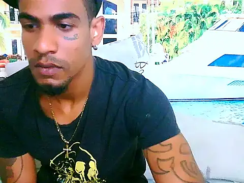 Snapshot of IndianMuscle69 chatting on December 2025 05:17:02 AM IndianMuscle69 online show from December 2025 05:17:02 AM