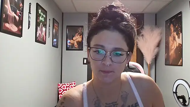 Snapshot of Natalia5Nash chatting on February 2026 02:21:02 PM Natalia5Nash online show from February 2026 02:21:02 PM