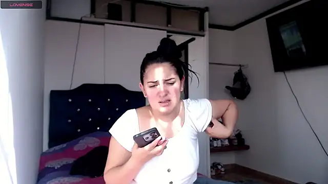 MisNicol online show from April 2026 01:15:01 PM