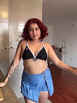 Snapshot of MissSavage_ chatting on May 2026 08:37:02 PM MissSavage online show from May 2026 08:37:02 PM