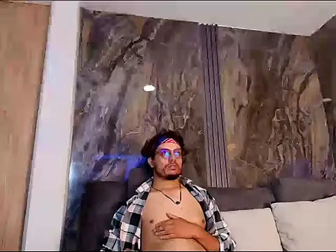 Snapshot of EnzoDarkwood chatting on December 2025 01:39:01 PM EnzoDarkwood online show from December 2025 01:39:01 PM