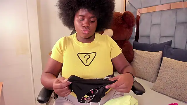 Snapshot of liarosee11 chatting on December 2025 02:28:01 AM liarosee11 online show from December 2025 02:28:01 AM