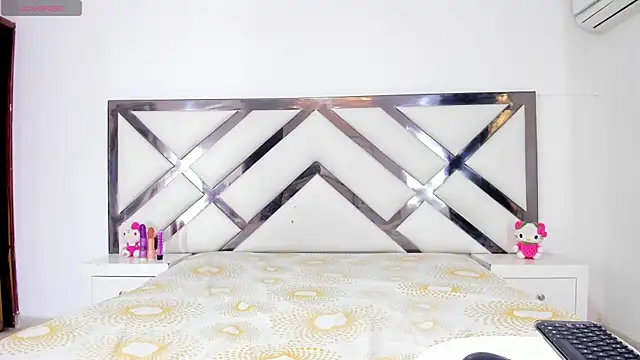 Jailinashley online show from April 2026 01:49:02 PM