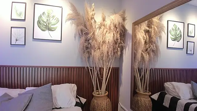 Snapshot of MIAROGGERSS chatting on December 2025 03:34:02 AM MIAROGGERSS online show from December 2025 03:34:02 AM