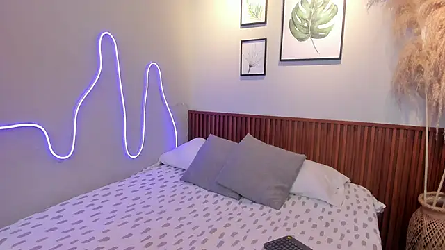 MIAROGGERSS online show from February 2026 04:02:01 AM