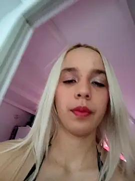 Snapshot of KasumiSophia chatting on April 2026 12:18:02 PM KasumiSophia online show from April 2026 12:18:02 PM