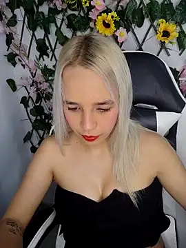 Snapshot of KasumiSophia chatting on April 2026 12:21:02 PM KasumiSophia online show from April 2026 12:21:02 PM
