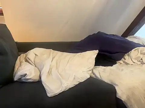 Snapshot of CBT-Sounding chatting on December 2025 12:03:02 PM CBT-Sounding online show from December 2025 12:03:02 PM