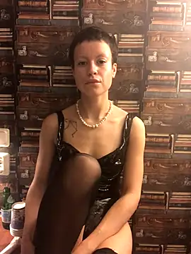 Snapshot of YoungDutchRuby chatting on December 2025 02:48:01 PM YoungDutchRuby online show from December 2025 02:48:01 PM