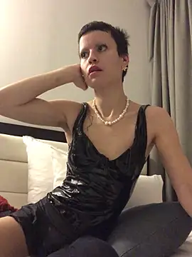 Snapshot of YoungDutchRuby chatting on December 2025 02:36:02 PM YoungDutchRuby online show from December 2025 02:36:02 PM