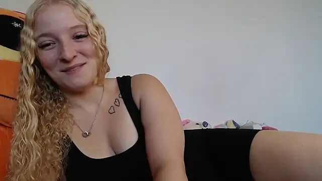 Snapshot of Sophie_cute06 chatting on December 2025 10:08:02 AM Sophie cute06 online show from December 2025 10:08:02 AM