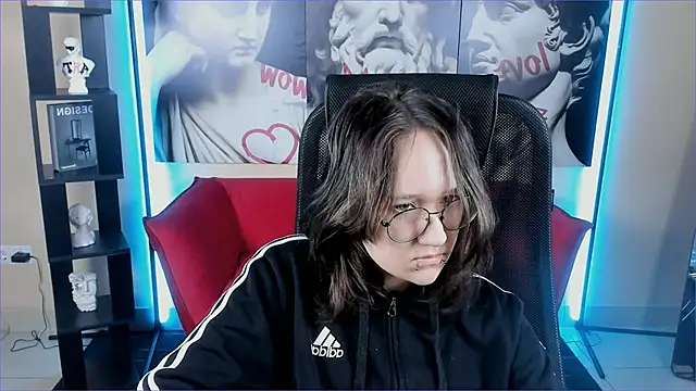 Snapshot of Sylvia_Reed chatting on December 2025 07:01:02 AM Sylvia Reed online show from December 2025 07:01:02 AM