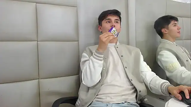 Snapshot of JuanGomm chatting on December 2025 03:55:02 AM JuanGomm online show from December 2025 03:55:02 AM