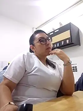 Valeria montana  online show from April 2026 12:00:02 PM