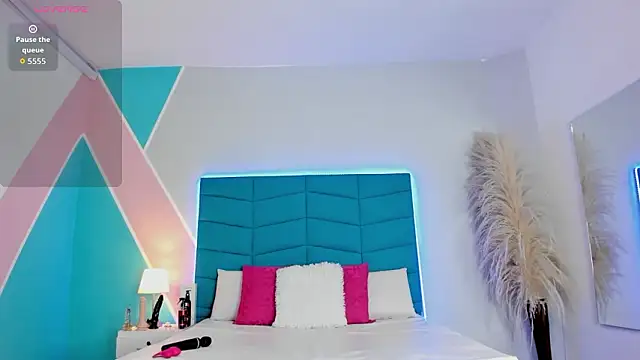  victoria collins  online show from February 2026 07:54:02 PM