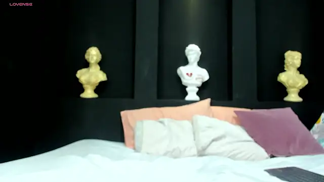 emilyy r online show from March 2026 07:09:01 PM