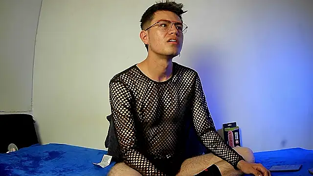 nicolatinboy online show from February 2026 09:18:02 PM