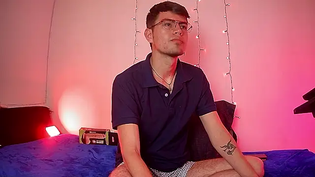 nicolatinboy online show from February 2026 09:11:02 PM