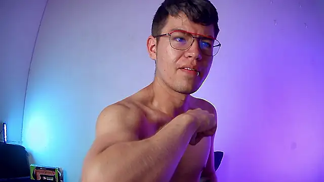 nicolatinboy online show from February 2026 09:35:01 PM