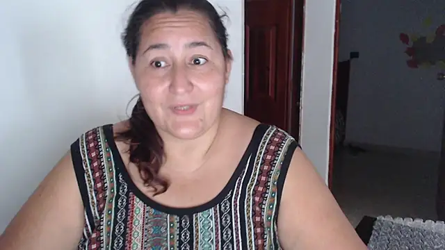 Snapshot of VioletBruces chatting on December 2025 08:04:02 PM VioletBruces online show from December 2025 08:04:02 PM