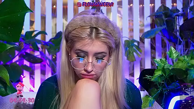 Snapshot of FlowweerGirl chatting on February 2026 02:53:01 AM FlowweerGirl online show from February 2026 02:53:01 AM