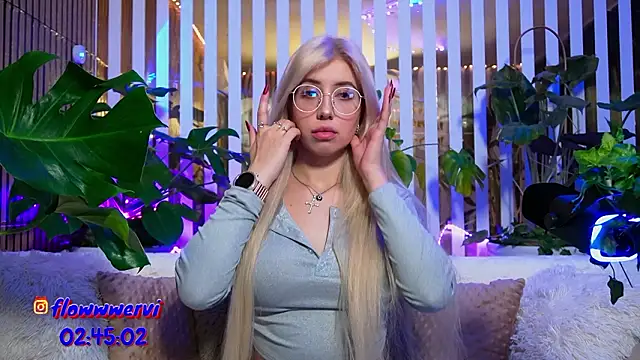 Snapshot of FlowweerGirl chatting on February 2026 08:13:02 PM FlowweerGirl online show from February 2026 08:13:02 PM