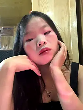 Snapshot of Heni-a chatting on December 2025 06:33:02 AM Heni-a online show from December 2025 06:33:02 AM