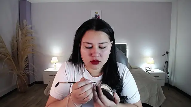 Emma Charm  online show from December 2025 12:10:02 PM