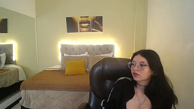 Snapshot of Eros_Nyx_ chatting on December 2025 03:45:02 AM Eros Nyx online show from December 2025 03:45:02 AM