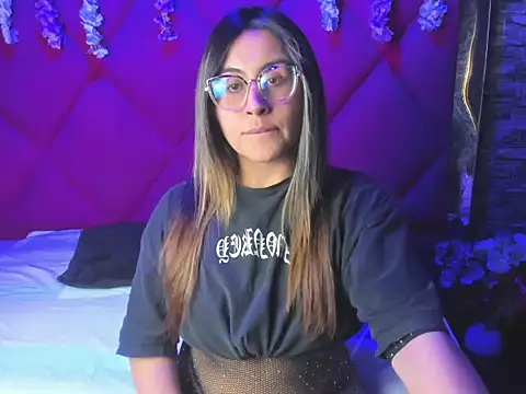 Snapshot of Freyaa_Millerr_ chatting on December 2025 03:27:02 AM Freyaa Millerr online show from December 2025 03:27:02 AM