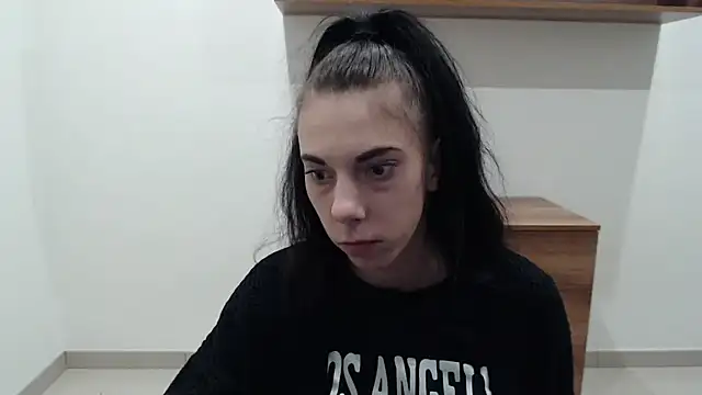 Lillia dark online show from December 2025 12:47:02 PM