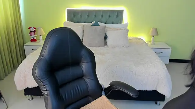 Celeste Rous   online show from December 2025 12:34:02 PM